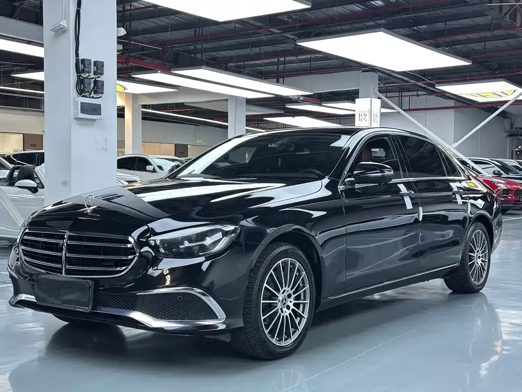 Mercedes-Benz E-Class — фото 1