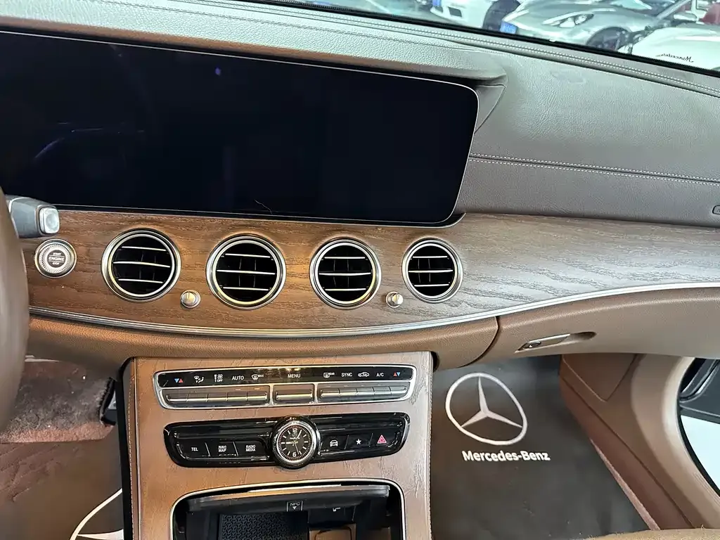 Mercedes-Benz E-Class — фото 10