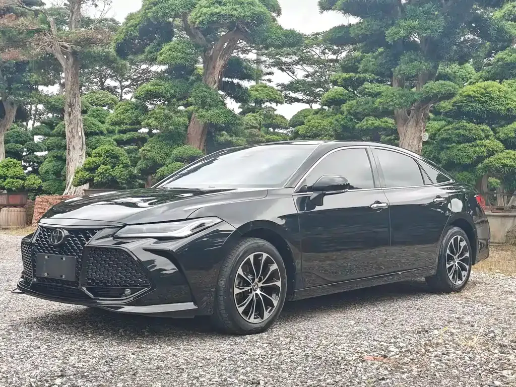 Toyota Avalon — фото 1