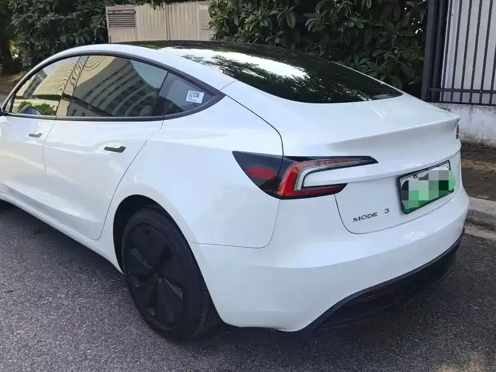 Tesla Model 3 — фото 7