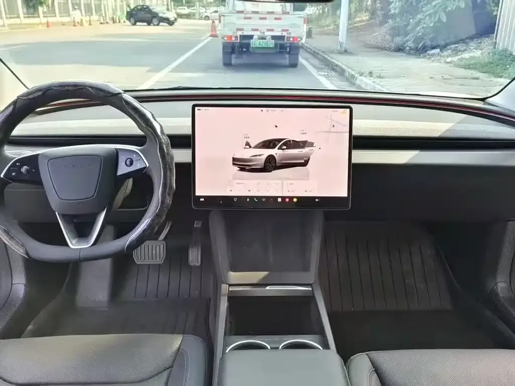 Tesla Model 3 — фото 3