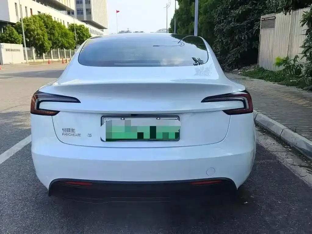 Tesla Model 3 — фото 5