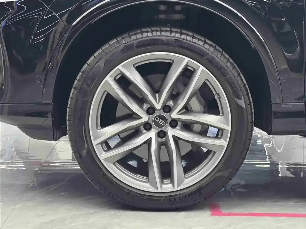 Audi Q7 2024 из CN, фото 7