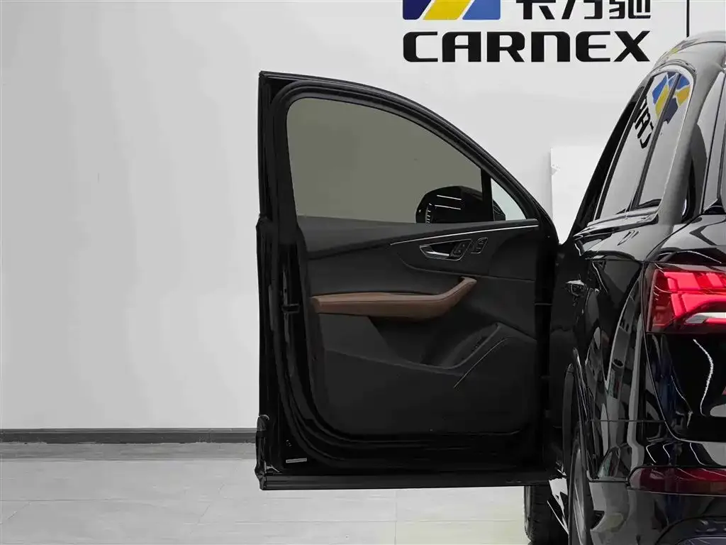 Audi Q7 2024 из CN, фото 10