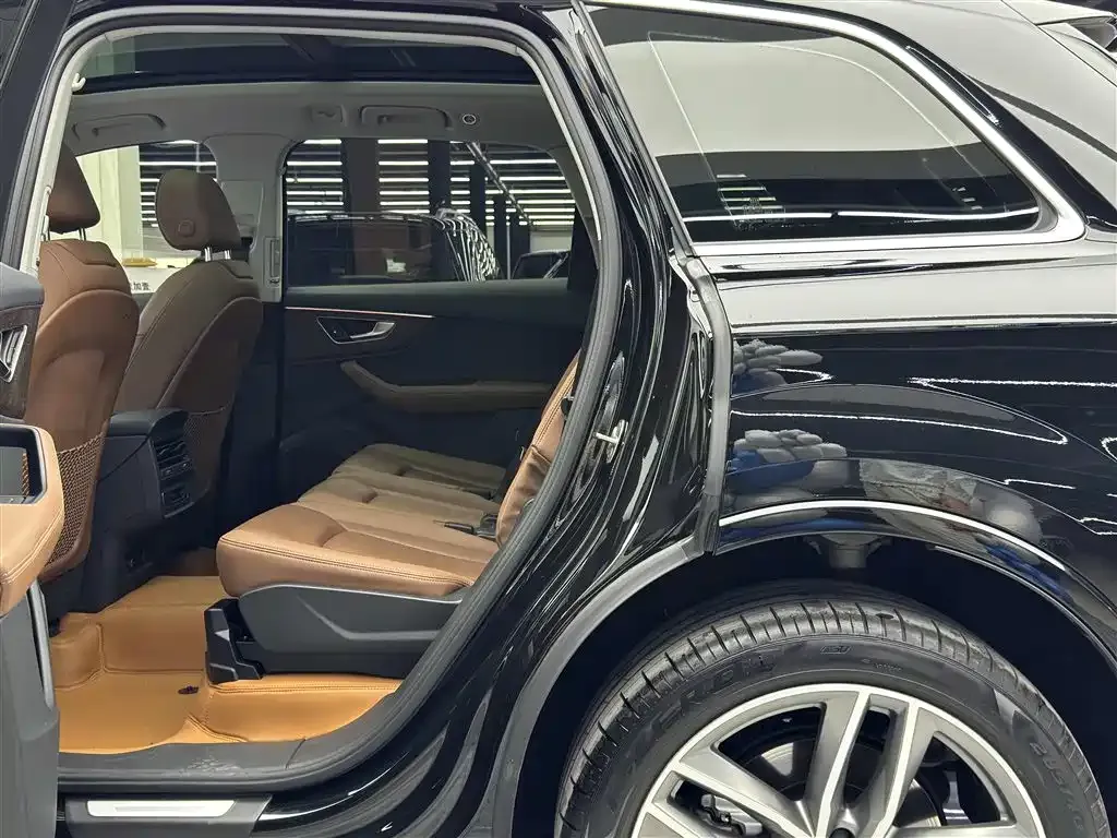 Audi Q7 2024 из CN, фото 8