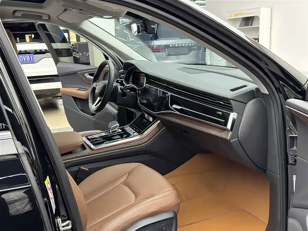 Audi Q7 2024 из CN, фото 9