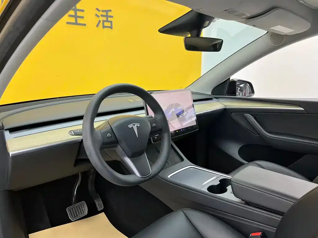 Tesla Model Y — фото 9