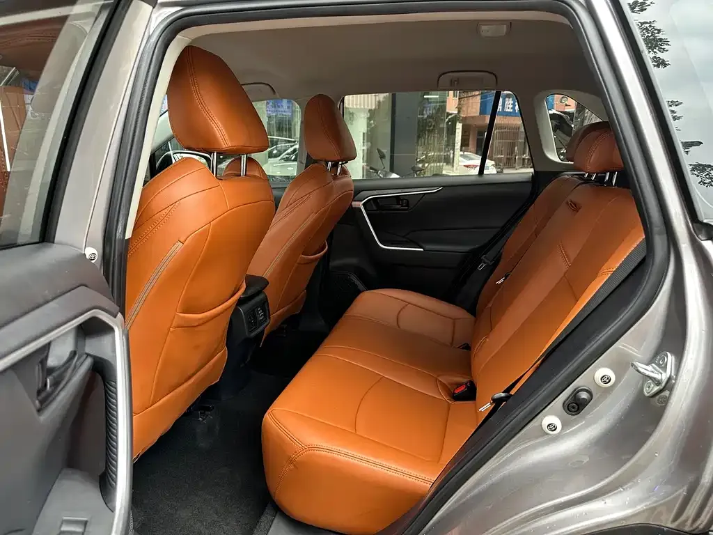 Toyota Wildlander 2023 из CN, фото 3