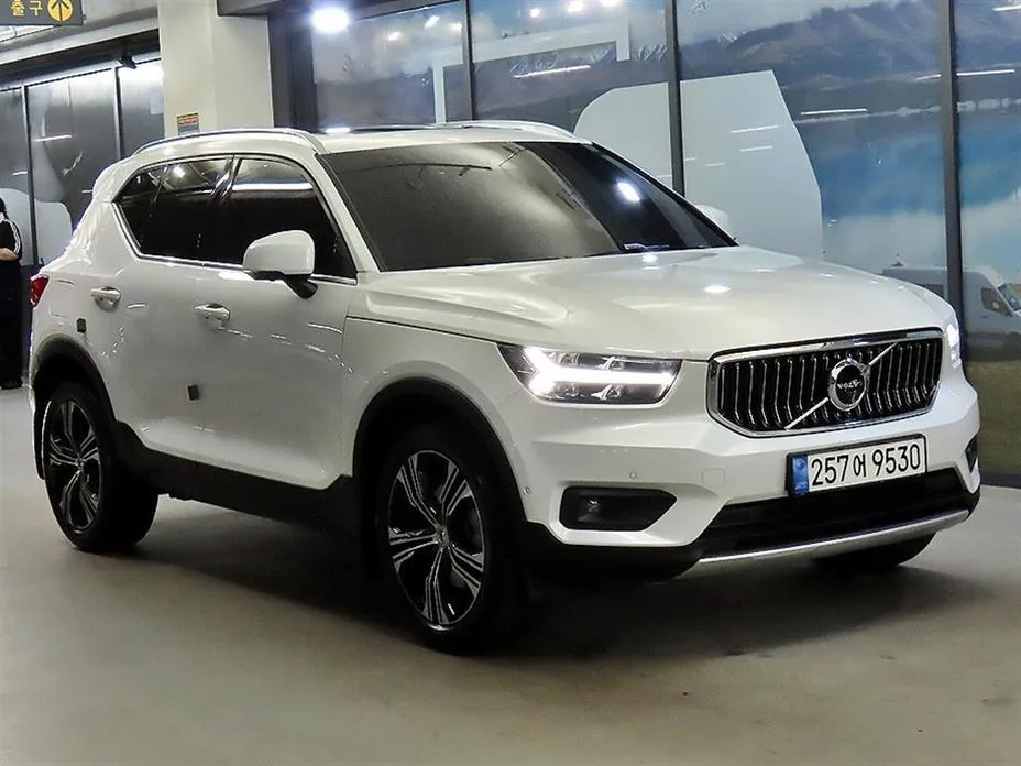 Volvo XC40 — фото 1