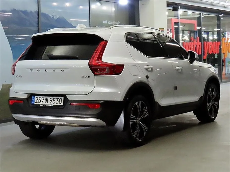 Volvo XC40 — фото 5