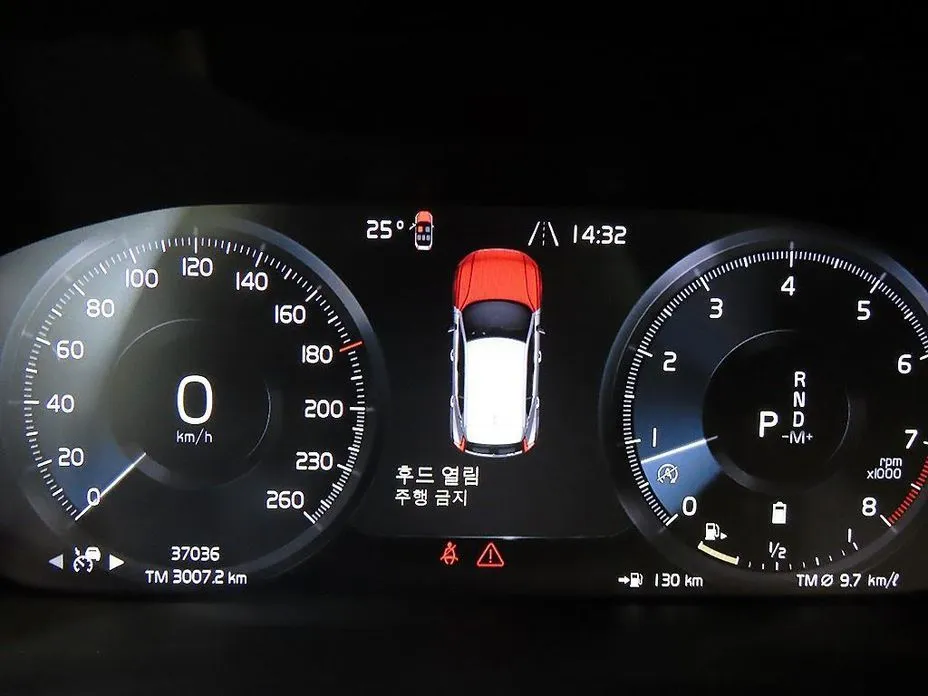 Volvo XC40 — фото 3