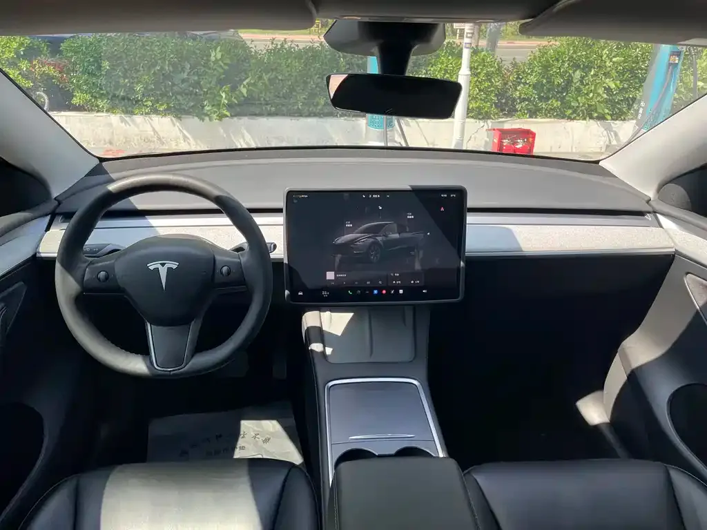 Tesla Model Y — фото 5