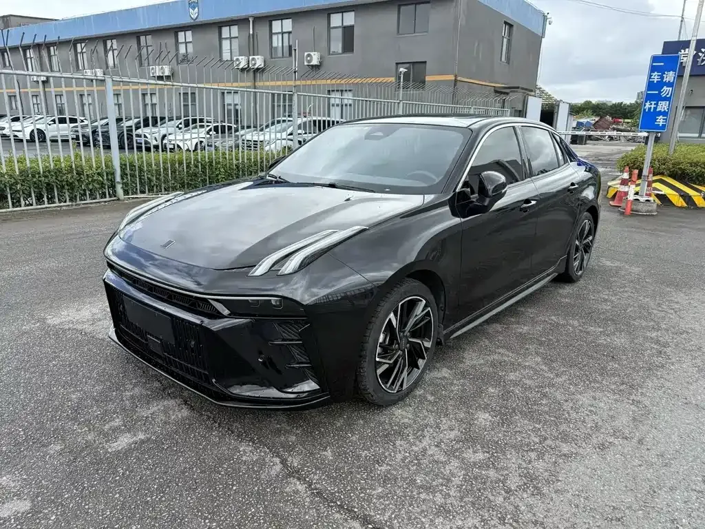 Lynk & Co 03