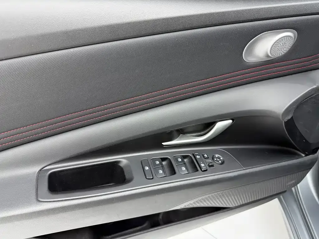 Hyundai Elantra — фото 7