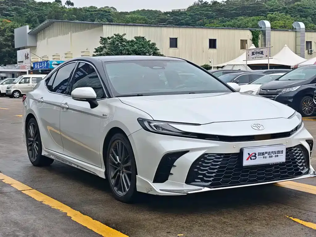 Toyota Camry — фото 9