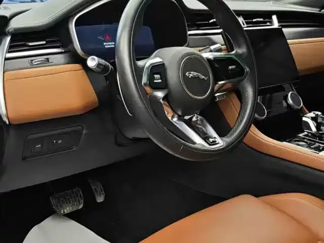 Jaguar XFL — фото 2