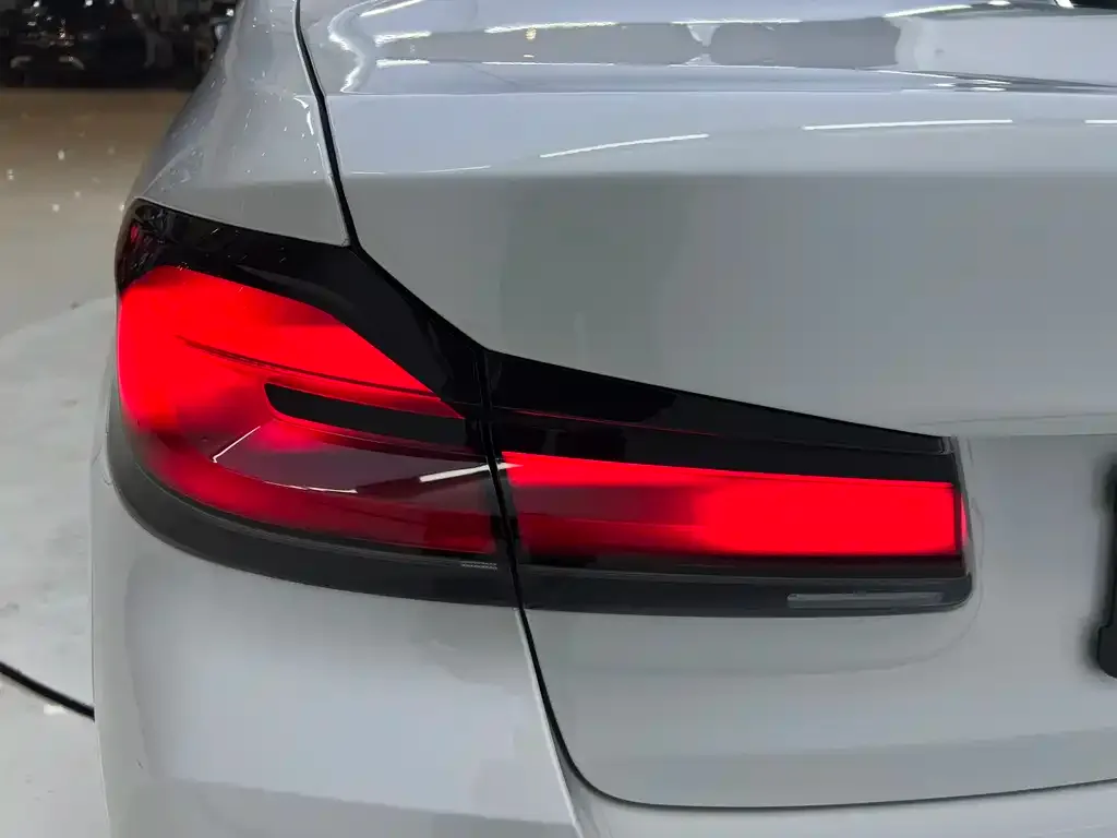 BMW 5 Series New Energy — фото 3
