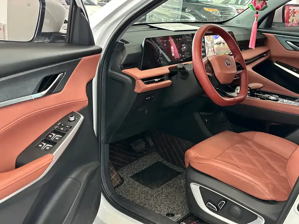 Changan CS75PLUS — фото 3