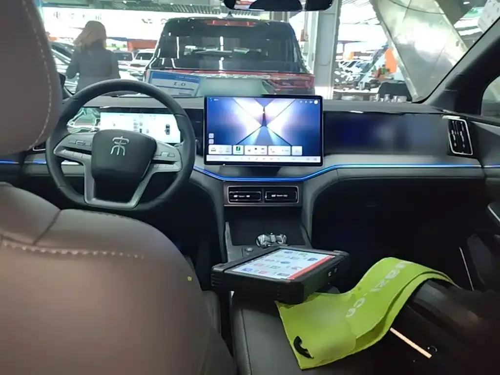 BYD L DM-i — фото 2