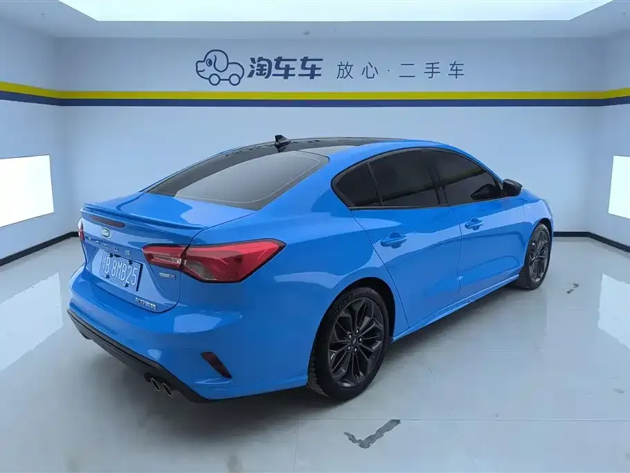 Ford Focus 2023 из CN, фото 8