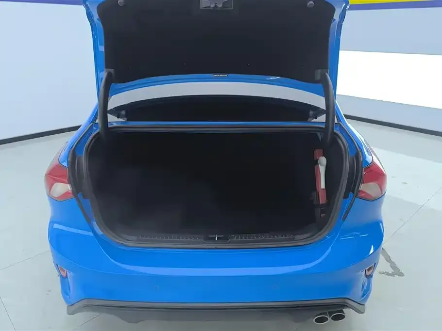 Ford Focus 2023 из CN, фото 4