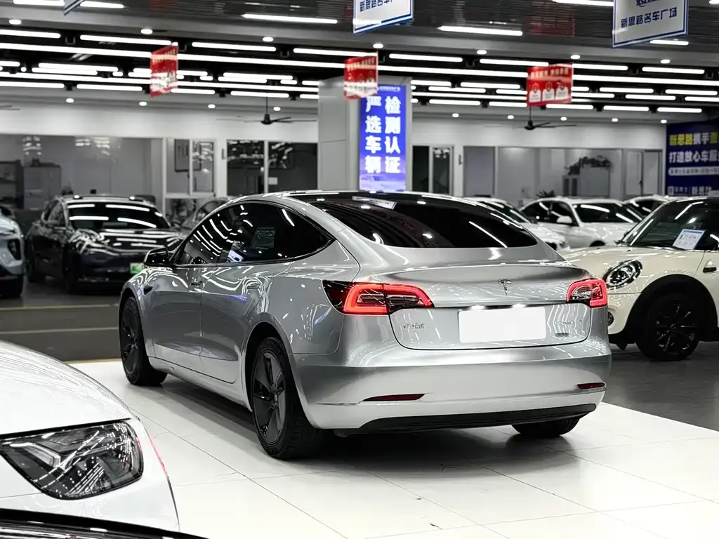 Tesla Model 3 — фото 7