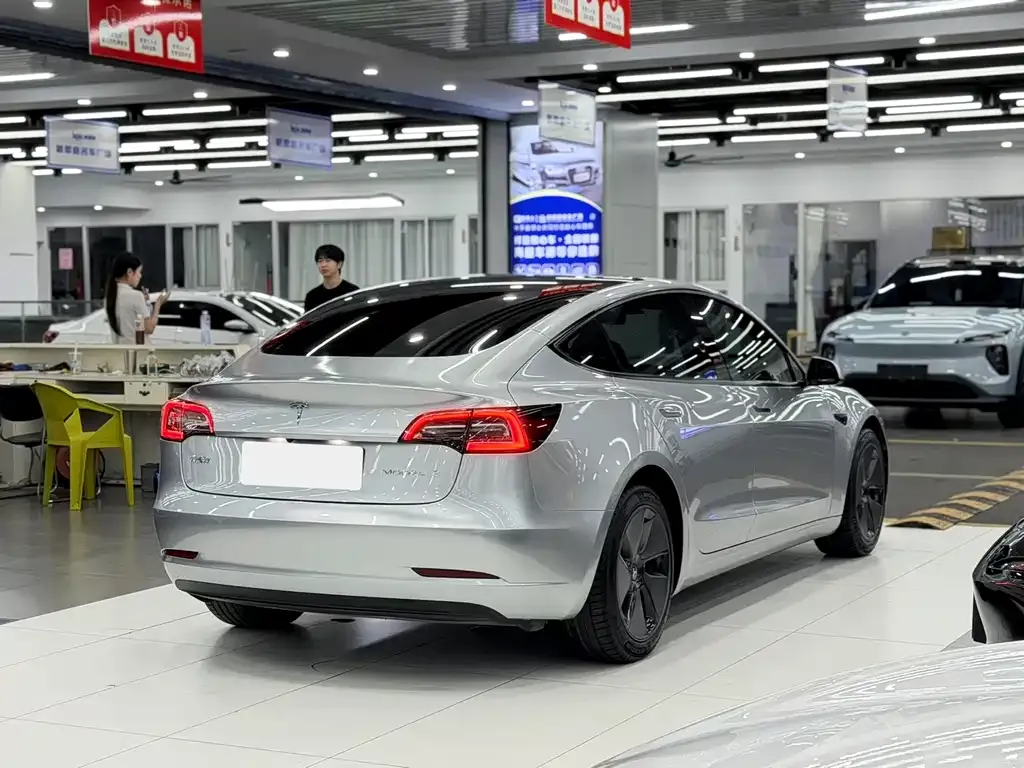 Tesla Model 3 — фото 2