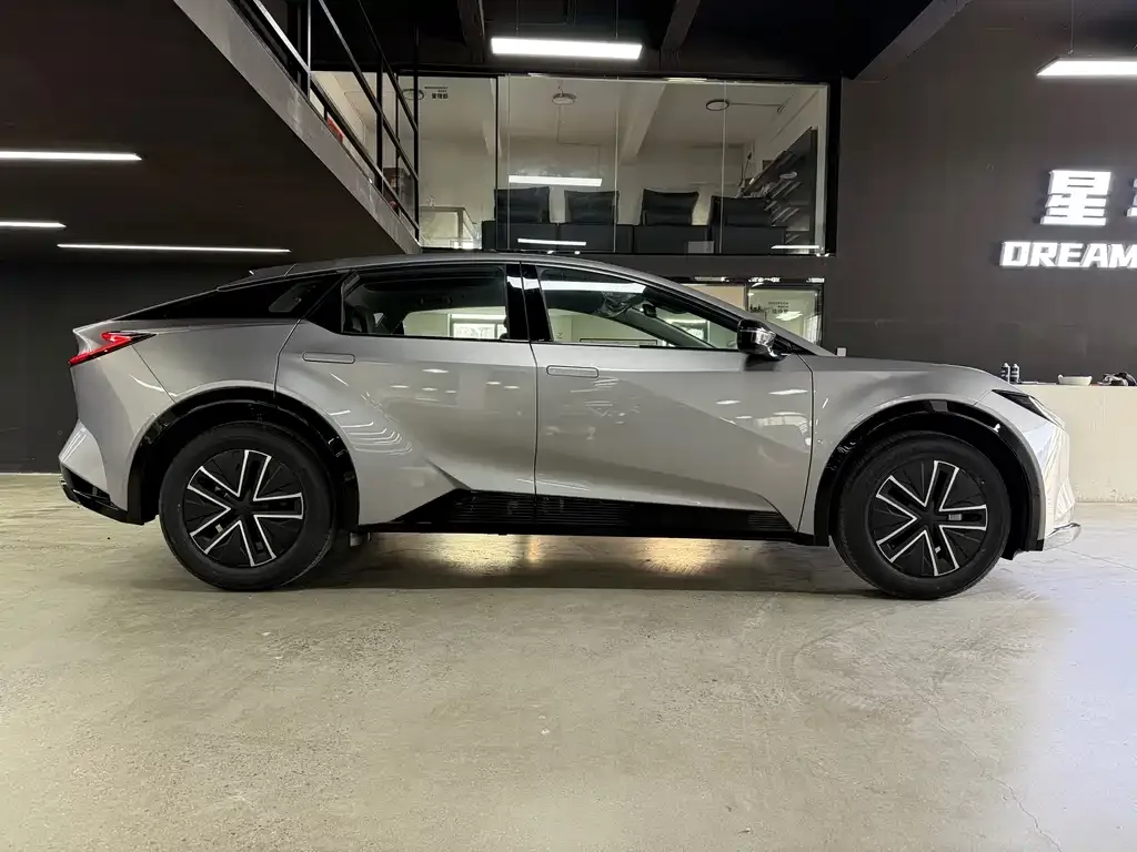 Toyota bZ5 — фото 10
