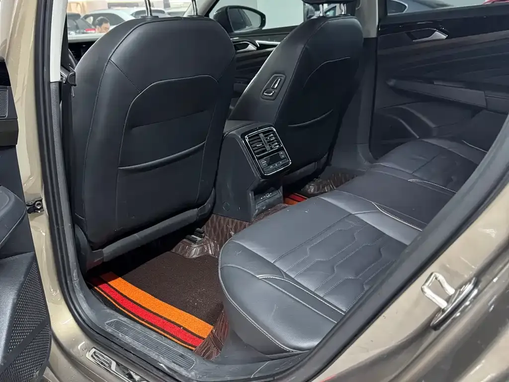 Volkswagen Passat 2021 из CN, фото 8