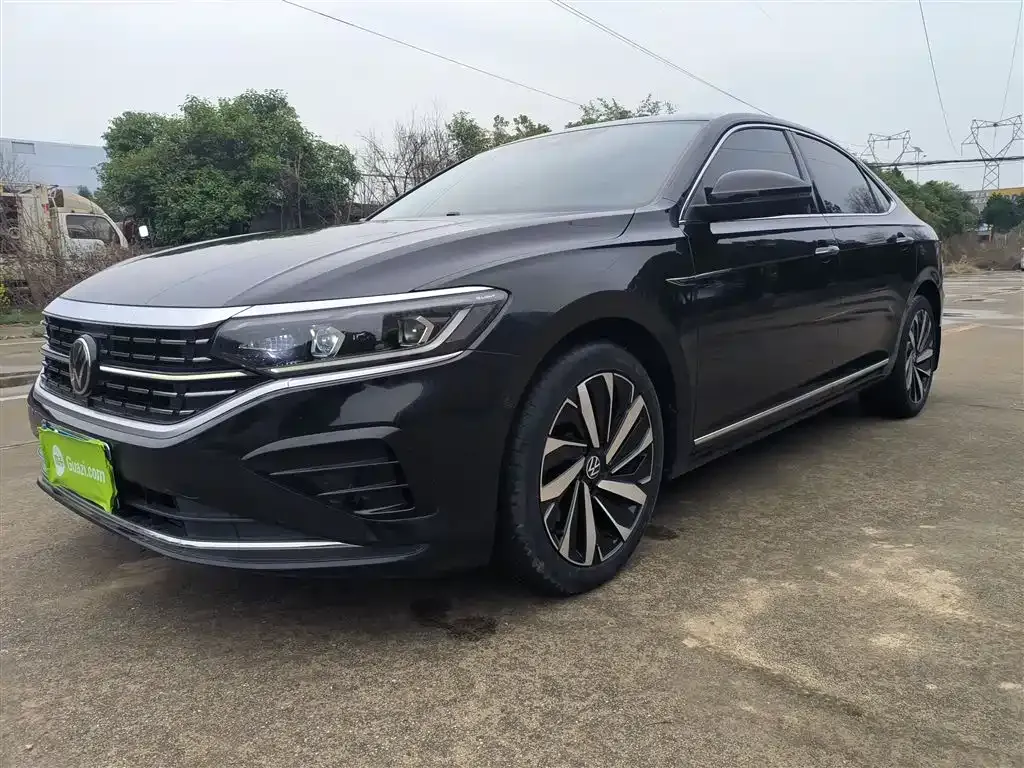 Volkswagen Passat — фото 1