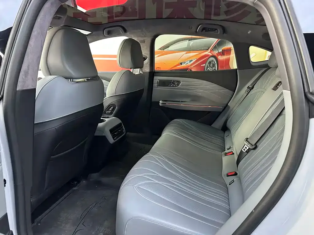 Geely Galaxy E8 — фото 10