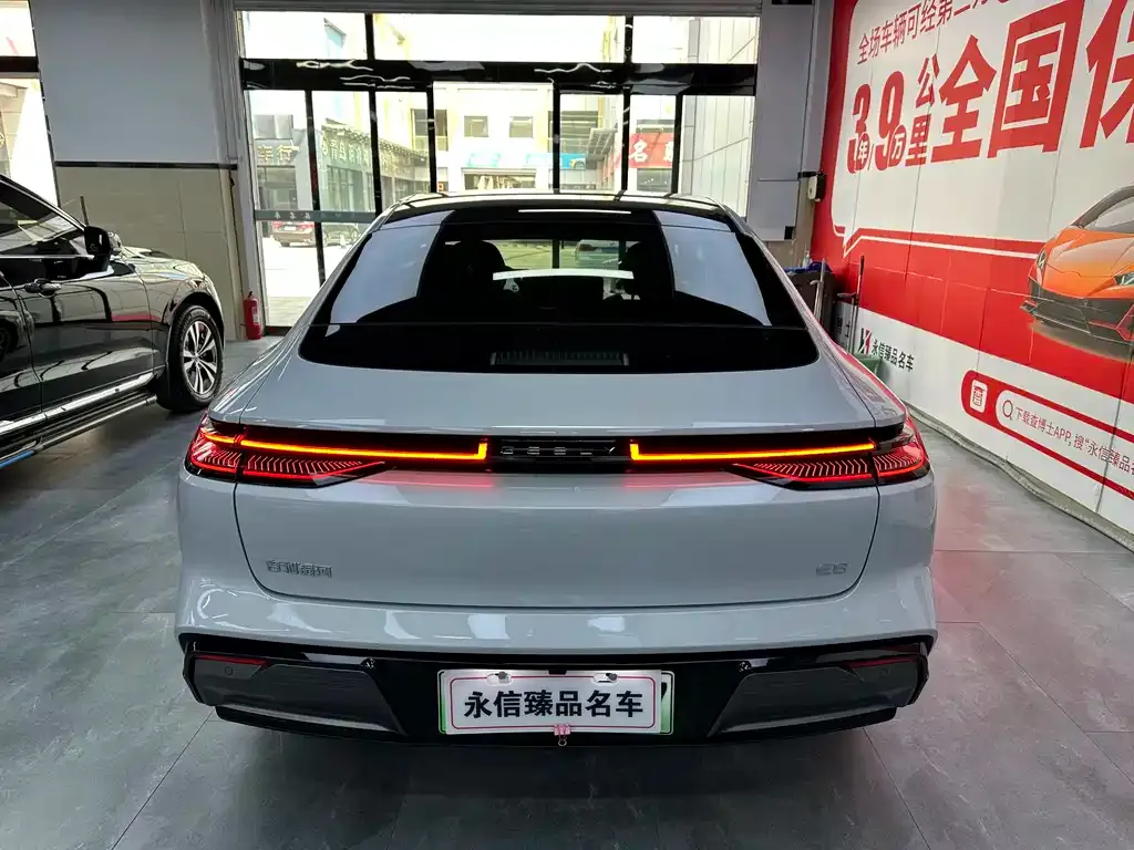Geely Galaxy E8 — фото 2