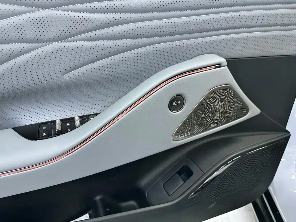 Geely Galaxy E8 — фото 6