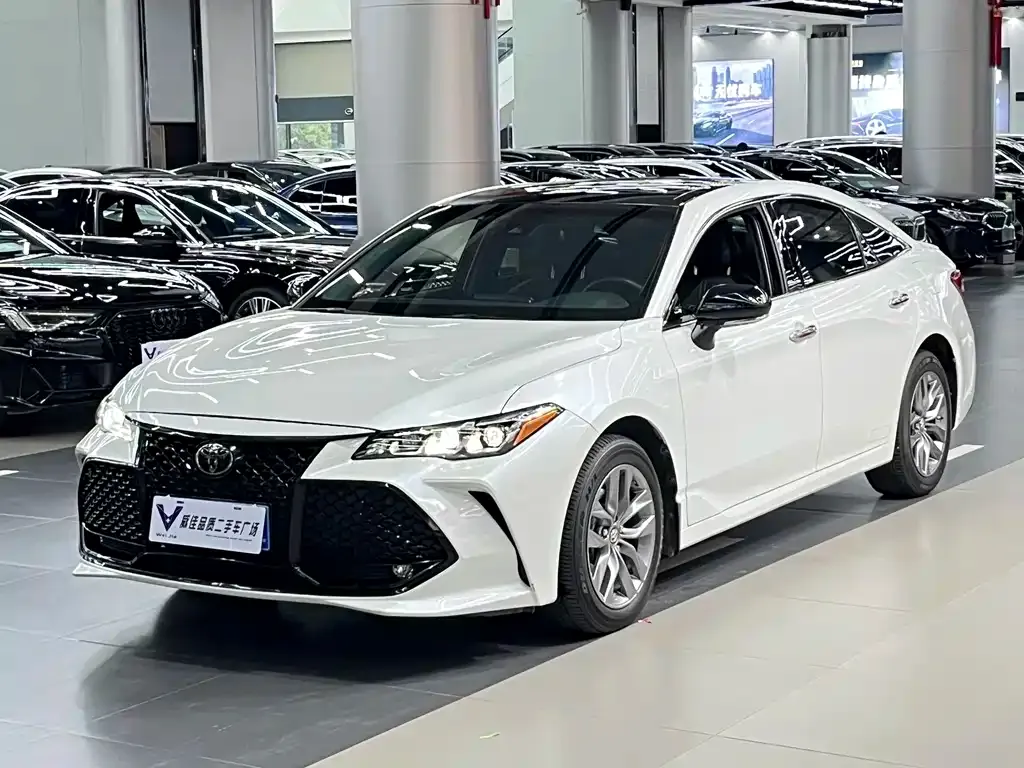 Toyota Avalon — фото 1