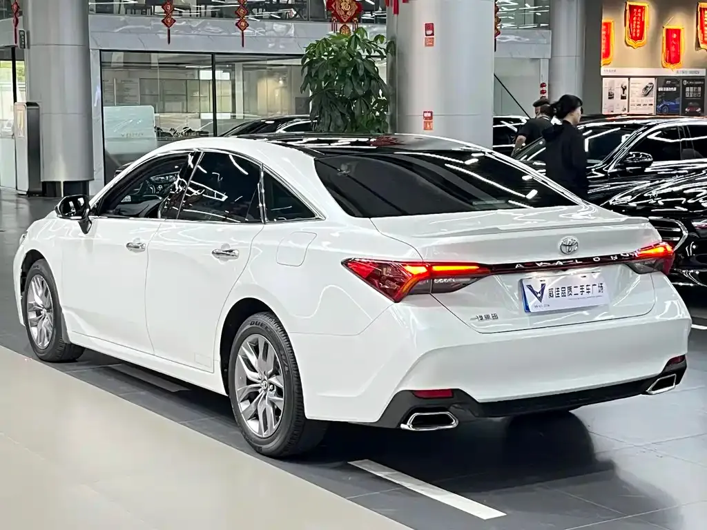 Toyota Avalon — фото 2