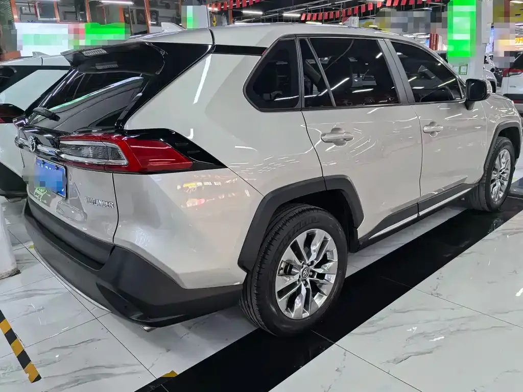Toyota Wildlander — фото 10