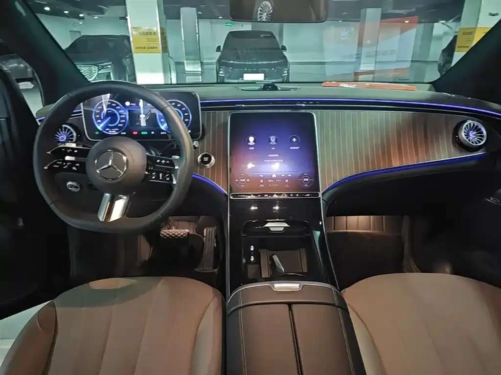 Mercedes-Benz EQE SUV — фото 10