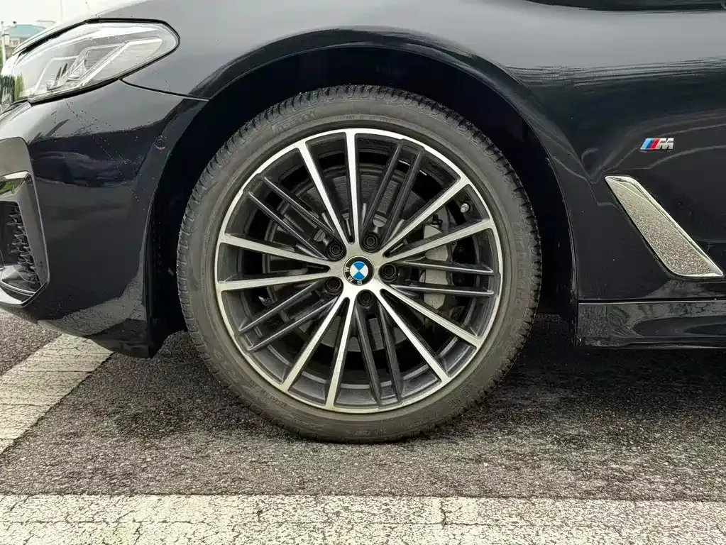 BMW 5 Series — фото 9