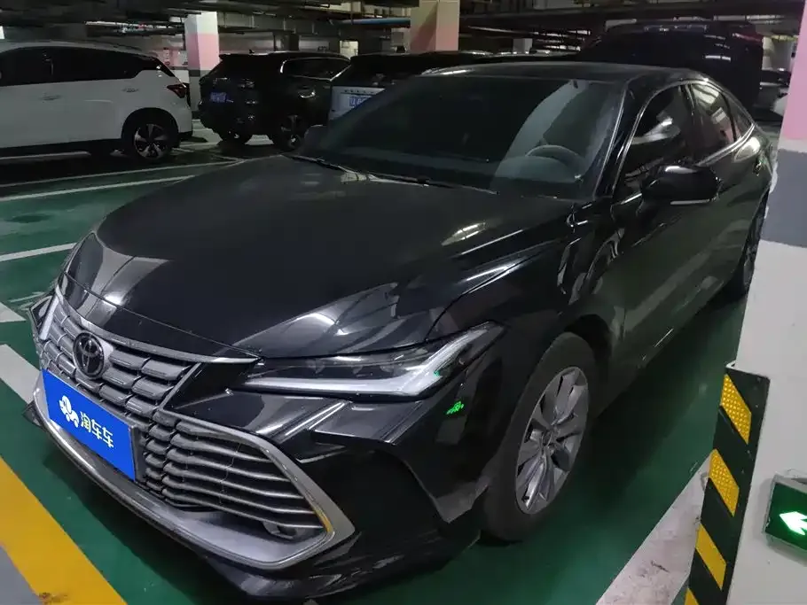 Toyota Avalon — фото 1