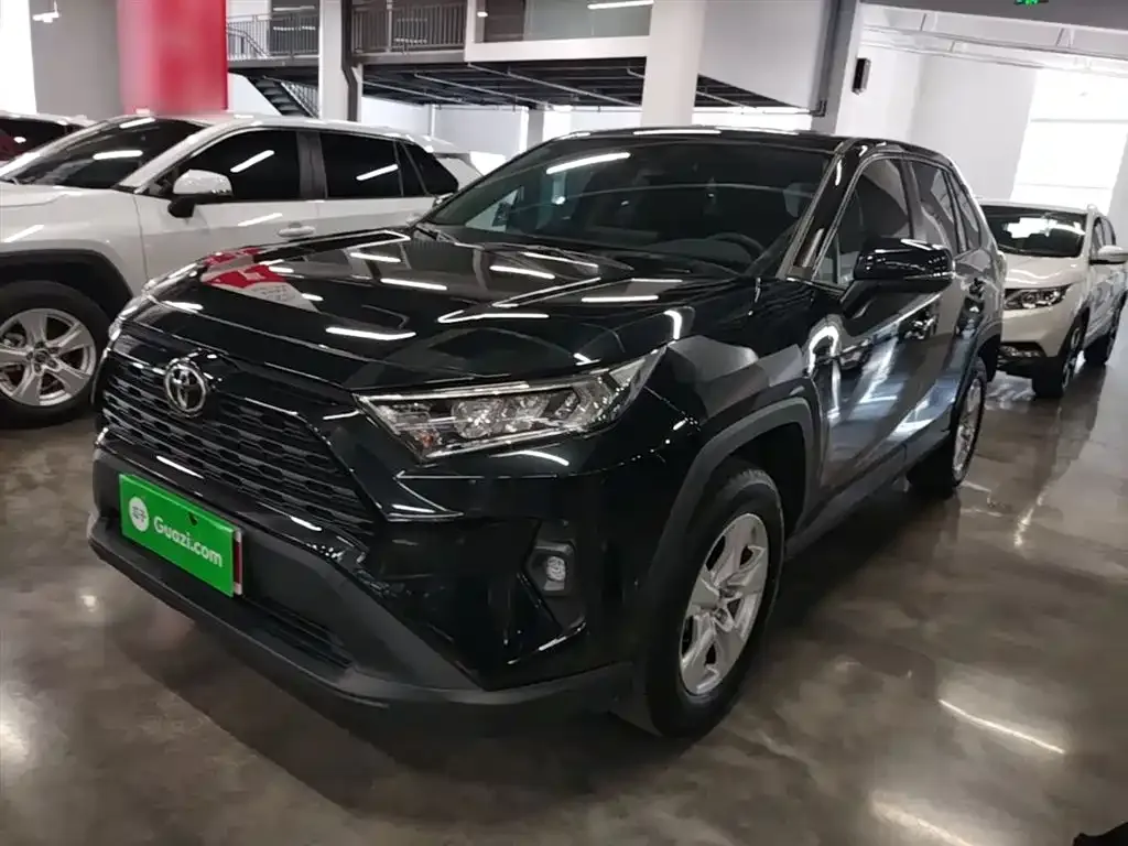 Toyota RAV4 — фото 1