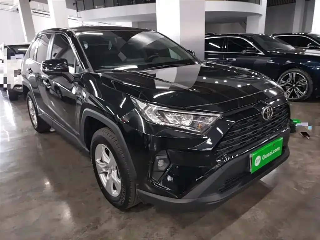 Toyota RAV4 — фото 8