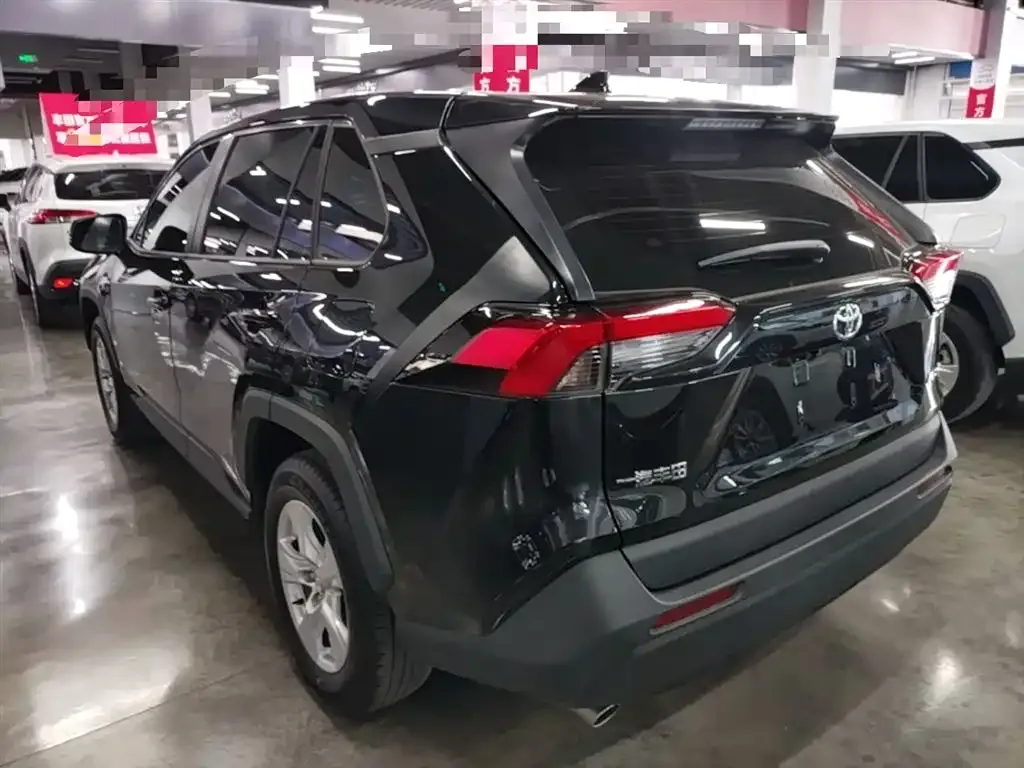 Toyota RAV4 — фото 10