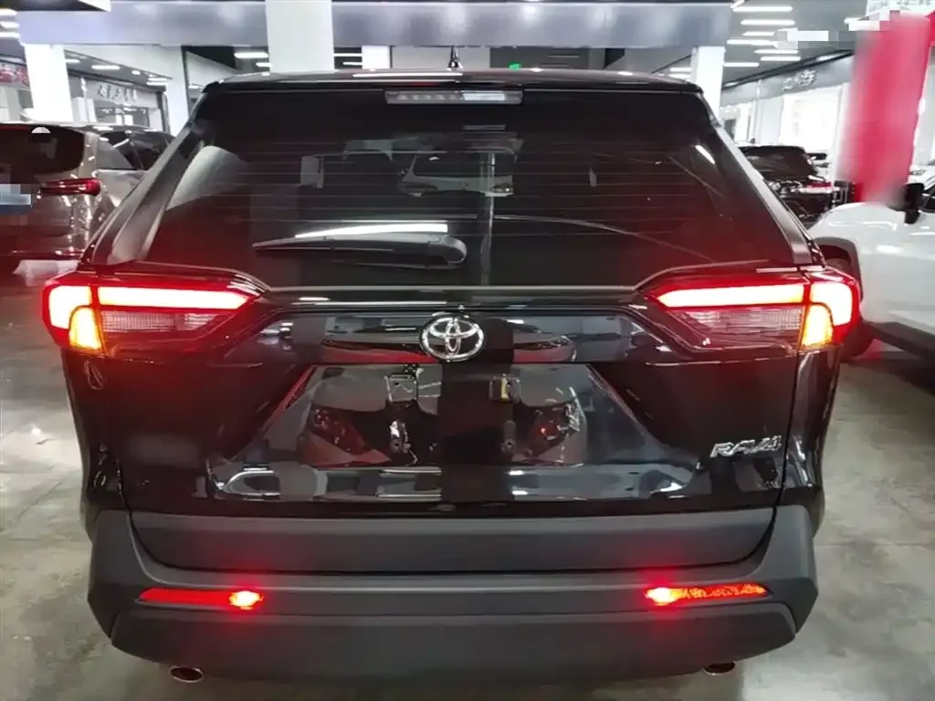Toyota RAV4 — фото 3