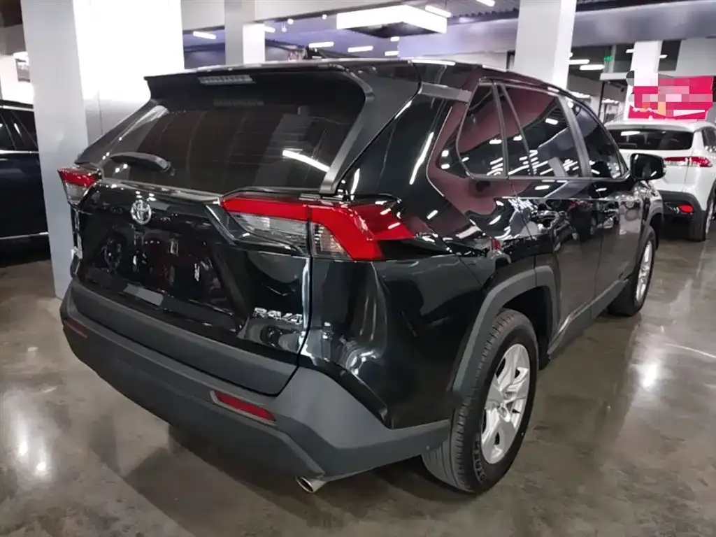 Toyota RAV4 — фото 9