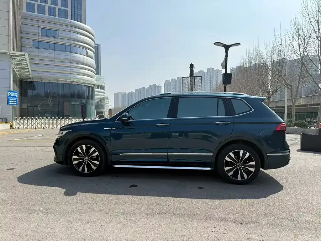 Volkswagen Tiguan L — фото 8