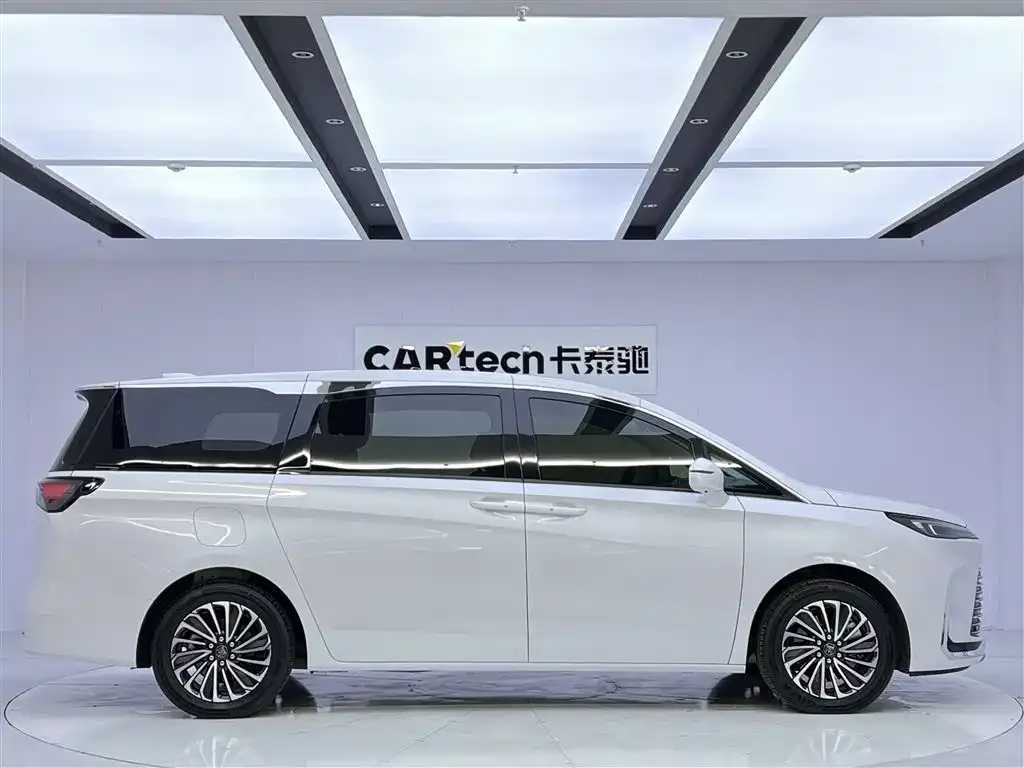 Buick GL8 Hybrid — фото 4