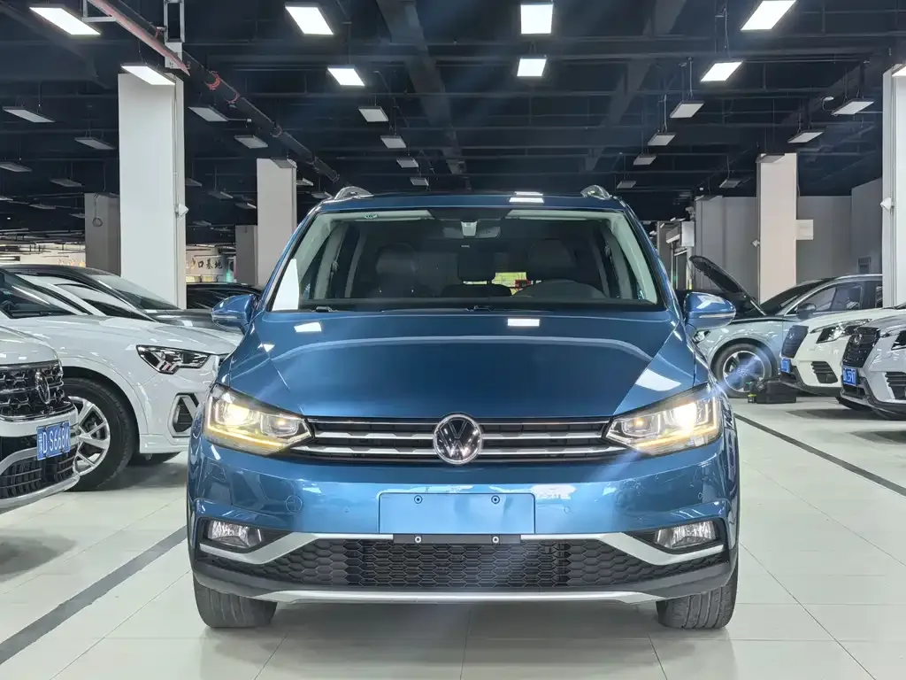 Volkswagen Touran 2021 из CN, фото 2