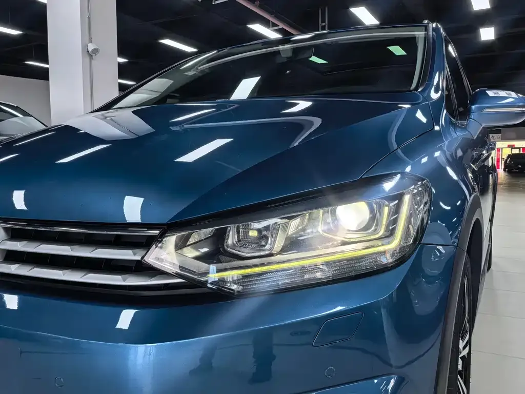 Volkswagen Touran 2021 из CN, фото 6