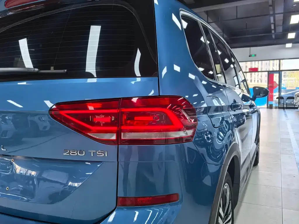 Volkswagen Touran 2021 из CN, фото 3