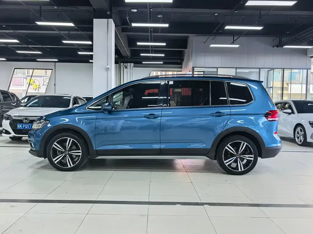 Volkswagen Touran 2021 из CN, фото 9